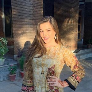 Meet your Posher, Maya